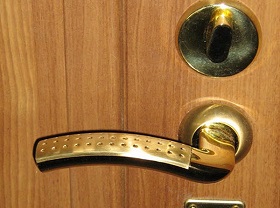 Замена дверной ручки входной двери в Ангарске