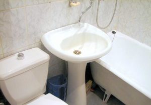 Установка раковины тюльпан в ванной в Ангарске
